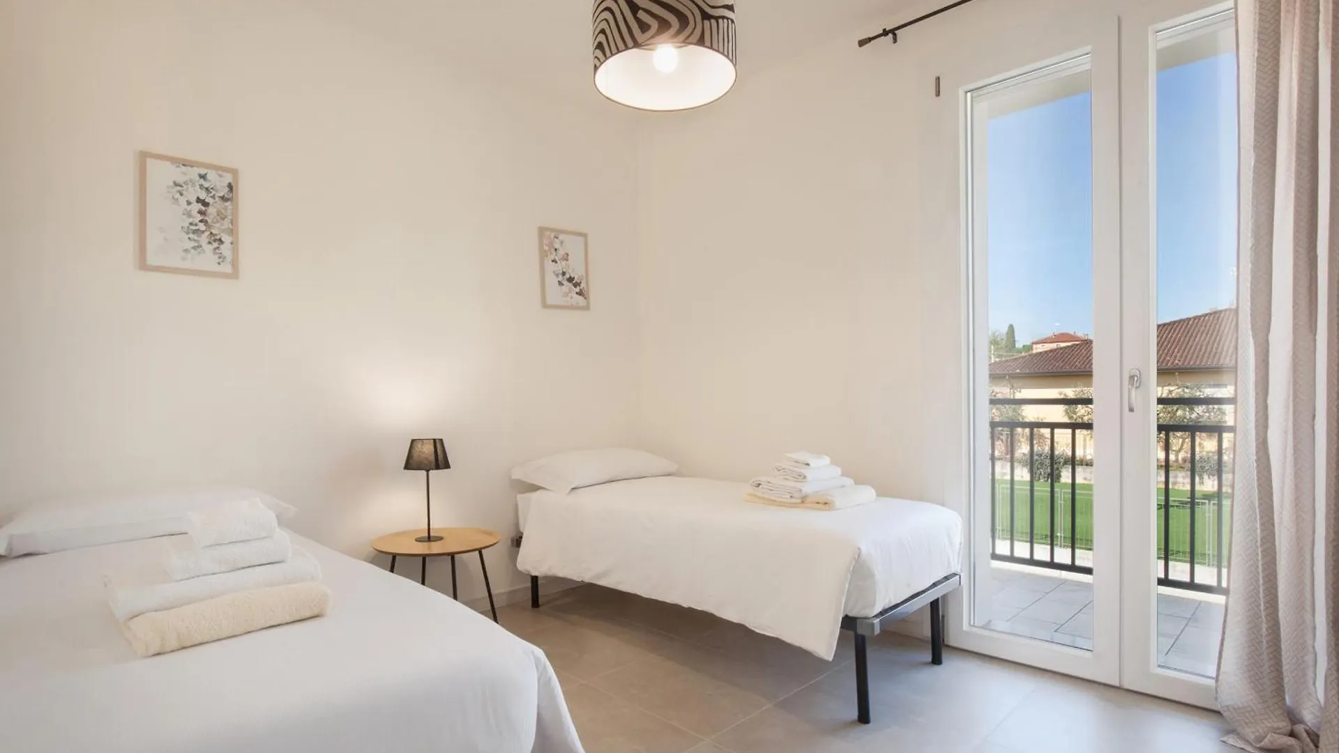 Apartment Ginestra Gialla With Pool Lazise Italy